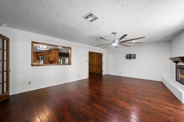 616 Cannan Drive, Angleton, TX 77515