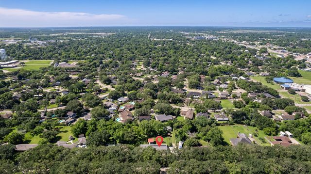 616 Cannan Drive, Angleton, TX 77515