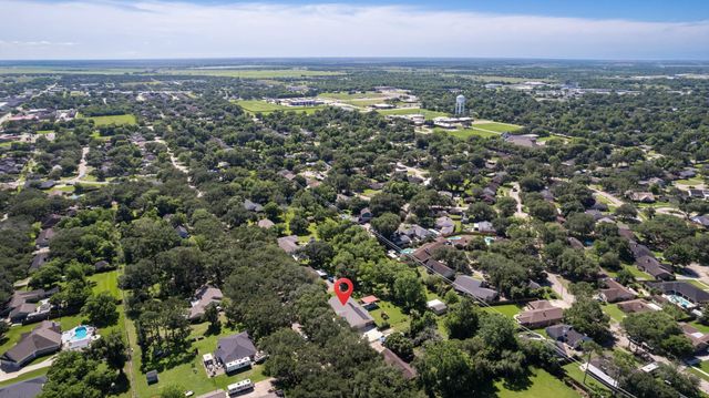 616 Cannan Drive, Angleton, TX 77515