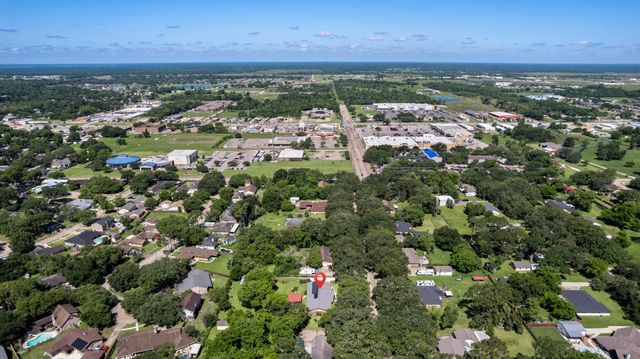 616 Cannan Drive, Angleton, TX 77515