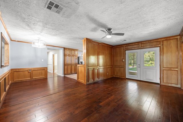 616 Cannan Drive, Angleton, TX 77515