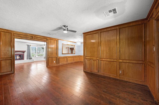 616 Cannan Drive, Angleton, TX 77515
