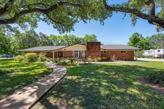 616 Cannan Drive, Angleton, TX 77515