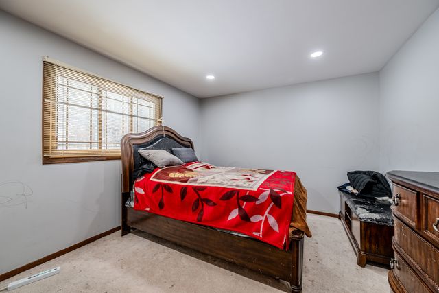 8821 W 100th St Street, Palos Hills, IL 60465