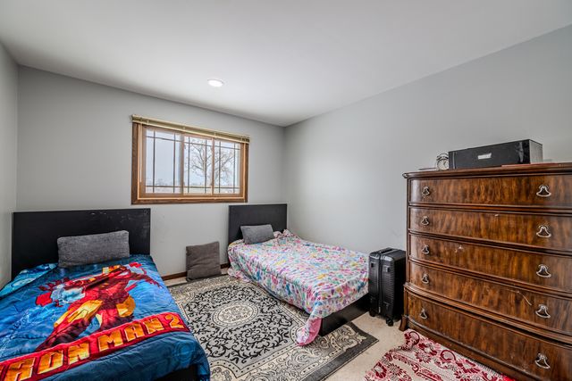 8821 W 100th St Street, Palos Hills, IL 60465