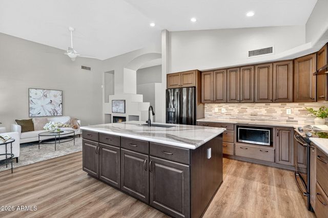 2541 E SILVERWOOD Drive, Phoenix, AZ 85048