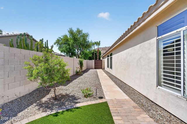 2541 E SILVERWOOD Drive, Phoenix, AZ 85048