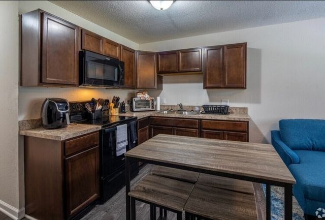 405 Beech St Apt 10, Clarksville, TN 37042