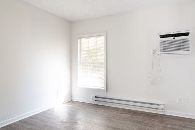 405 Beech St Apt 10, Clarksville, TN 37042