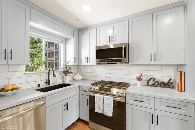 707 W 4th 8, Long Beach, CA 90802