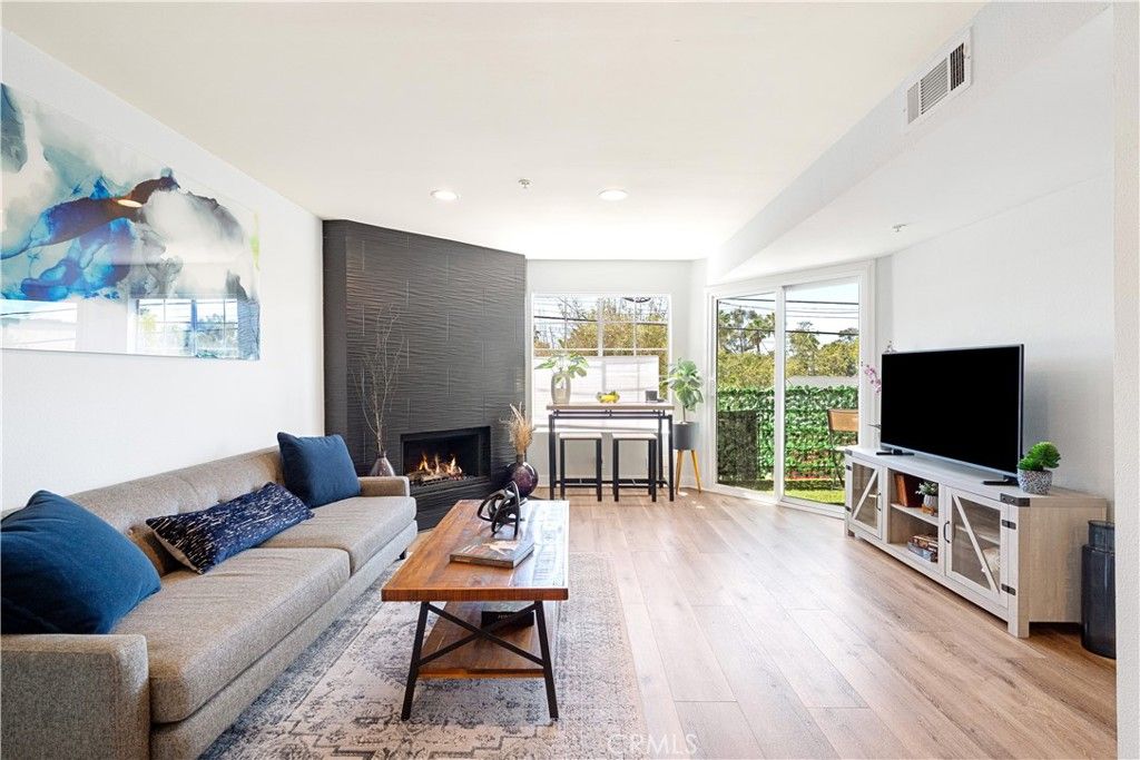 707 W 4th 8, Long Beach, CA 90802