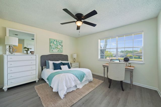 15 Lakeview Drive, Mary Esther, FL 32569