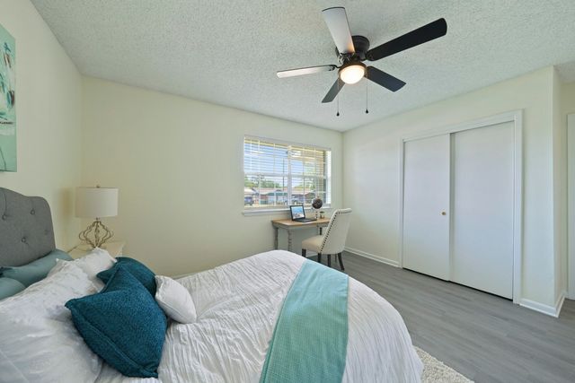 15 Lakeview Drive, Mary Esther, FL 32569