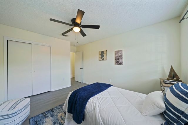 15 Lakeview Drive, Mary Esther, FL 32569