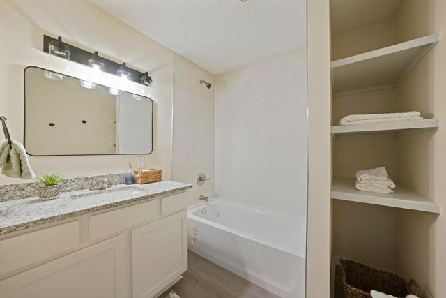 15 Lakeview Drive, Mary Esther, FL 32569