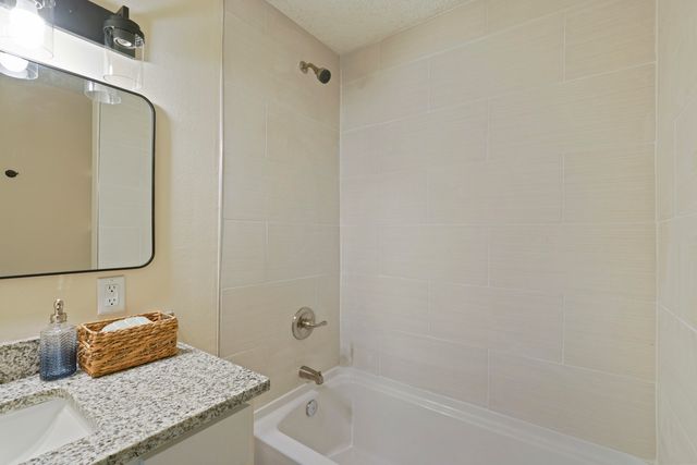 15 Lakeview Drive, Mary Esther, FL 32569