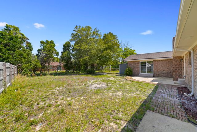 15 Lakeview Drive, Mary Esther, FL 32569