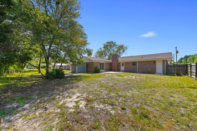 15 Lakeview Drive, Mary Esther, FL 32569