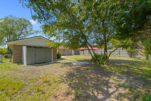 15 Lakeview Drive, Mary Esther, FL 32569