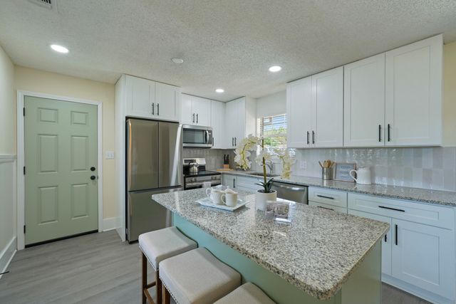 15 Lakeview Drive, Mary Esther, FL 32569