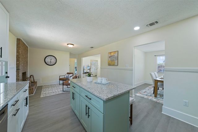 15 Lakeview Drive, Mary Esther, FL 32569