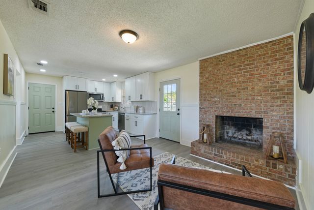 15 Lakeview Drive, Mary Esther, FL 32569