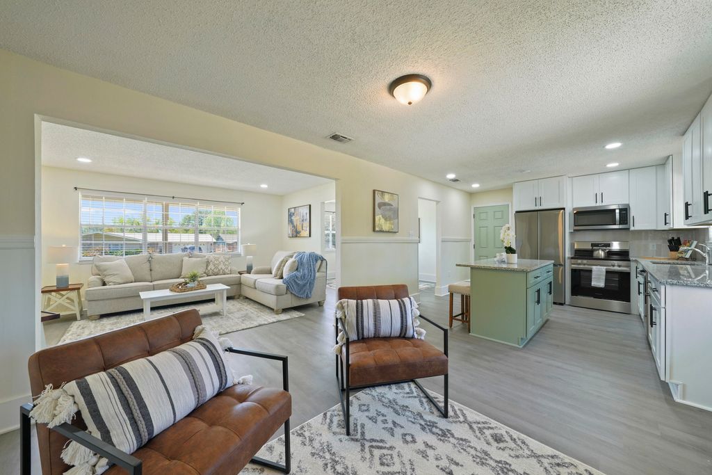 15 Lakeview Drive, Mary Esther, FL 32569