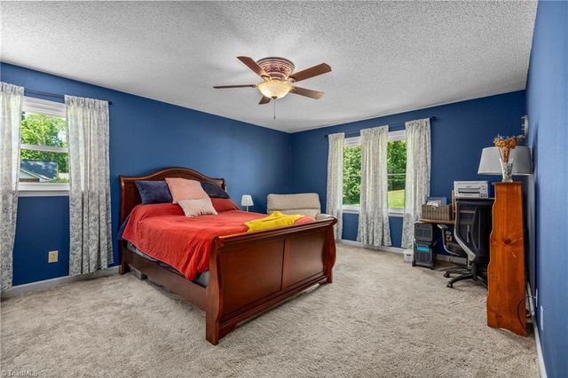 180 Creekside Drive, High Point, NC 27265