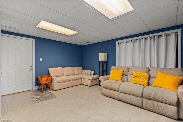 180 Creekside Drive, High Point, NC 27265
