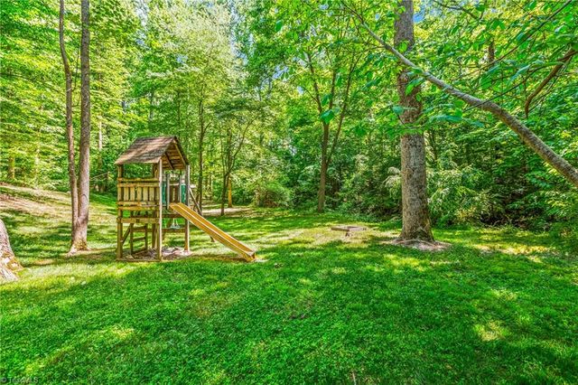180 Creekside Drive, High Point, NC 27265