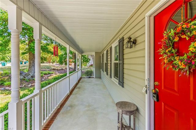 180 Creekside Drive, High Point, NC 27265