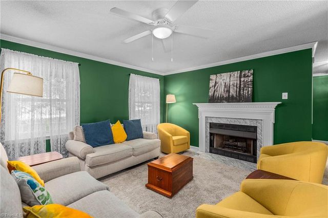 180 Creekside Drive, High Point, NC 27265