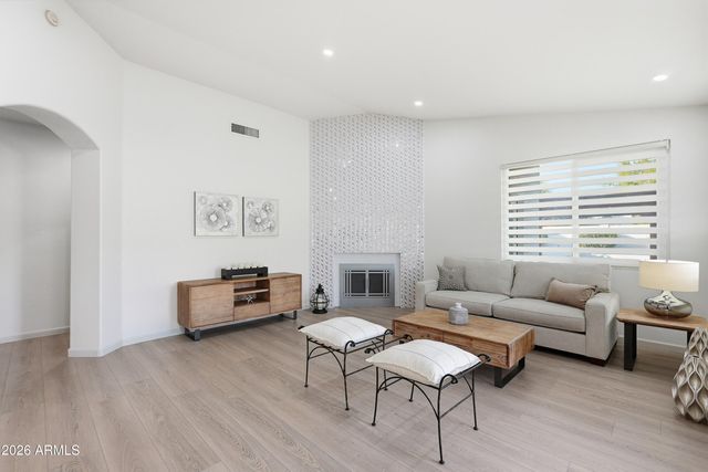 5958 E KELTON Lane, Scottsdale, AZ 85254