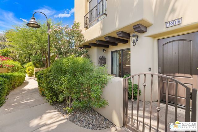 1015 Villorrio Drive S, Palm Springs, CA 92262