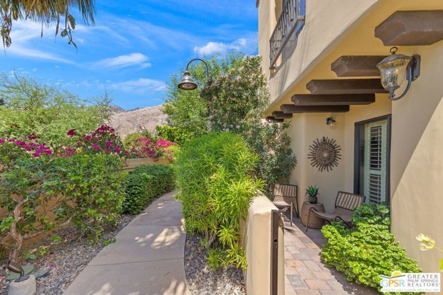 1015 Villorrio Drive S, Palm Springs, CA 92262