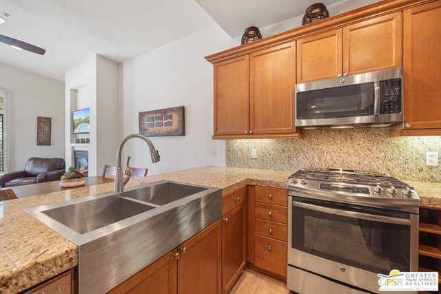 1015 Villorrio Drive S, Palm Springs, CA 92262