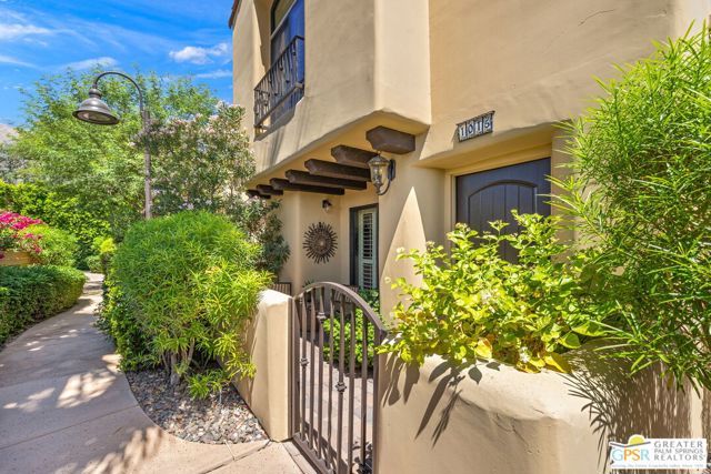 1015 Villorrio Drive S, Palm Springs, CA 92262