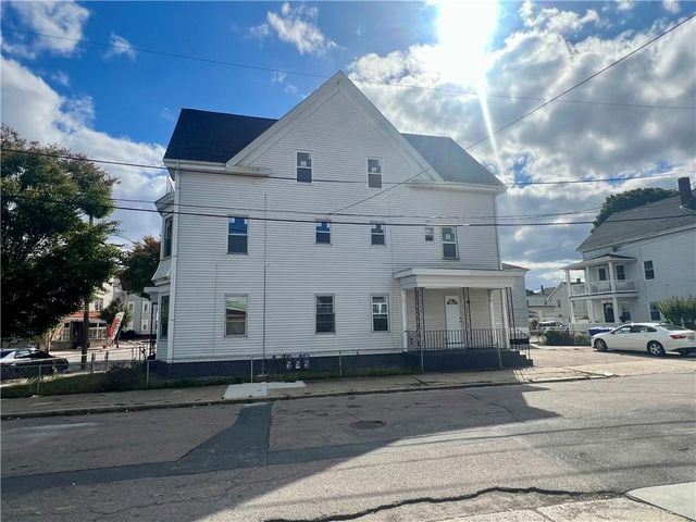 686 Broadway 2R, Pawtucket, RI 02860