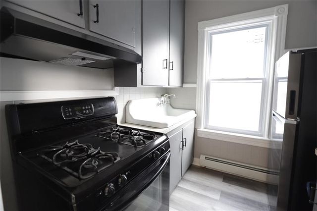 686 Broadway 2R, Pawtucket, RI 02860
