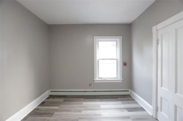 686 Broadway 2R, Pawtucket, RI 02860