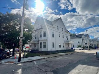 686 Broadway 2R, Pawtucket, RI 02860