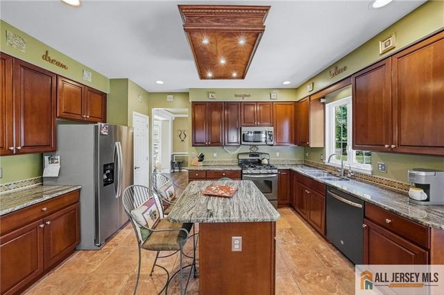 38 Maplehurst Lane, Piscataway, NJ 08854