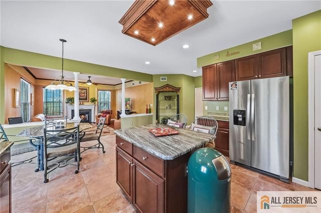 38 Maplehurst Lane, Piscataway, NJ 08854