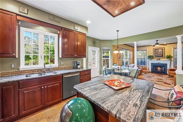 38 Maplehurst Lane, Piscataway, NJ 08854