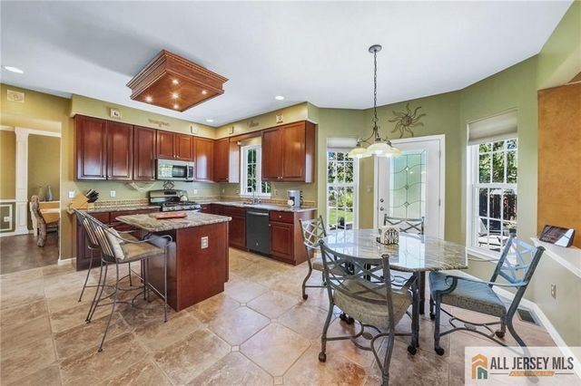 38 Maplehurst Lane, Piscataway, NJ 08854