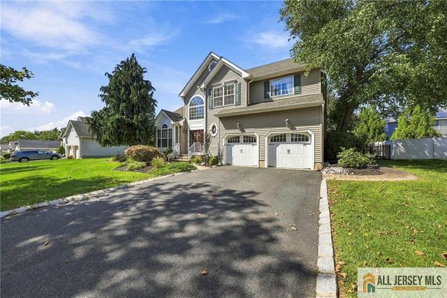 38 Maplehurst Lane, Piscataway, NJ 08854