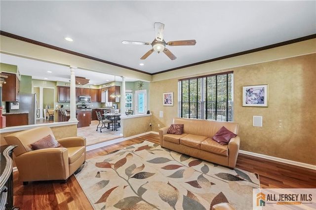 38 Maplehurst Lane, Piscataway, NJ 08854