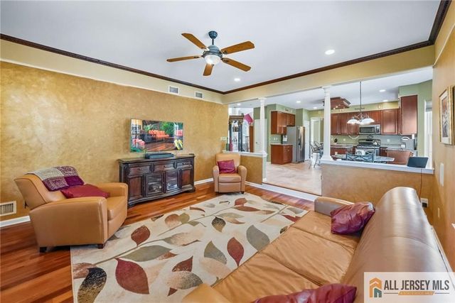 38 Maplehurst Lane, Piscataway, NJ 08854