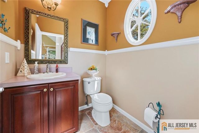 38 Maplehurst Lane, Piscataway, NJ 08854