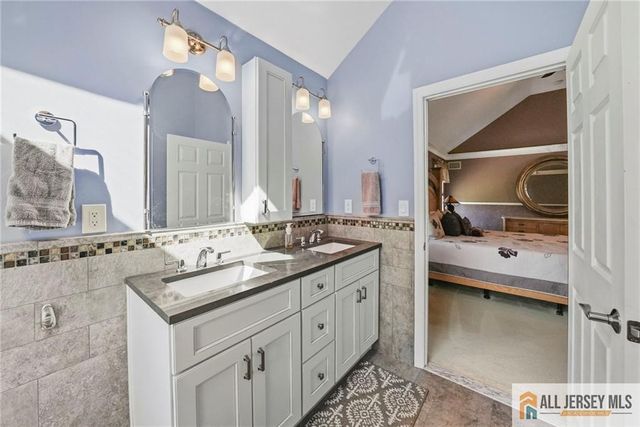 38 Maplehurst Lane, Piscataway, NJ 08854